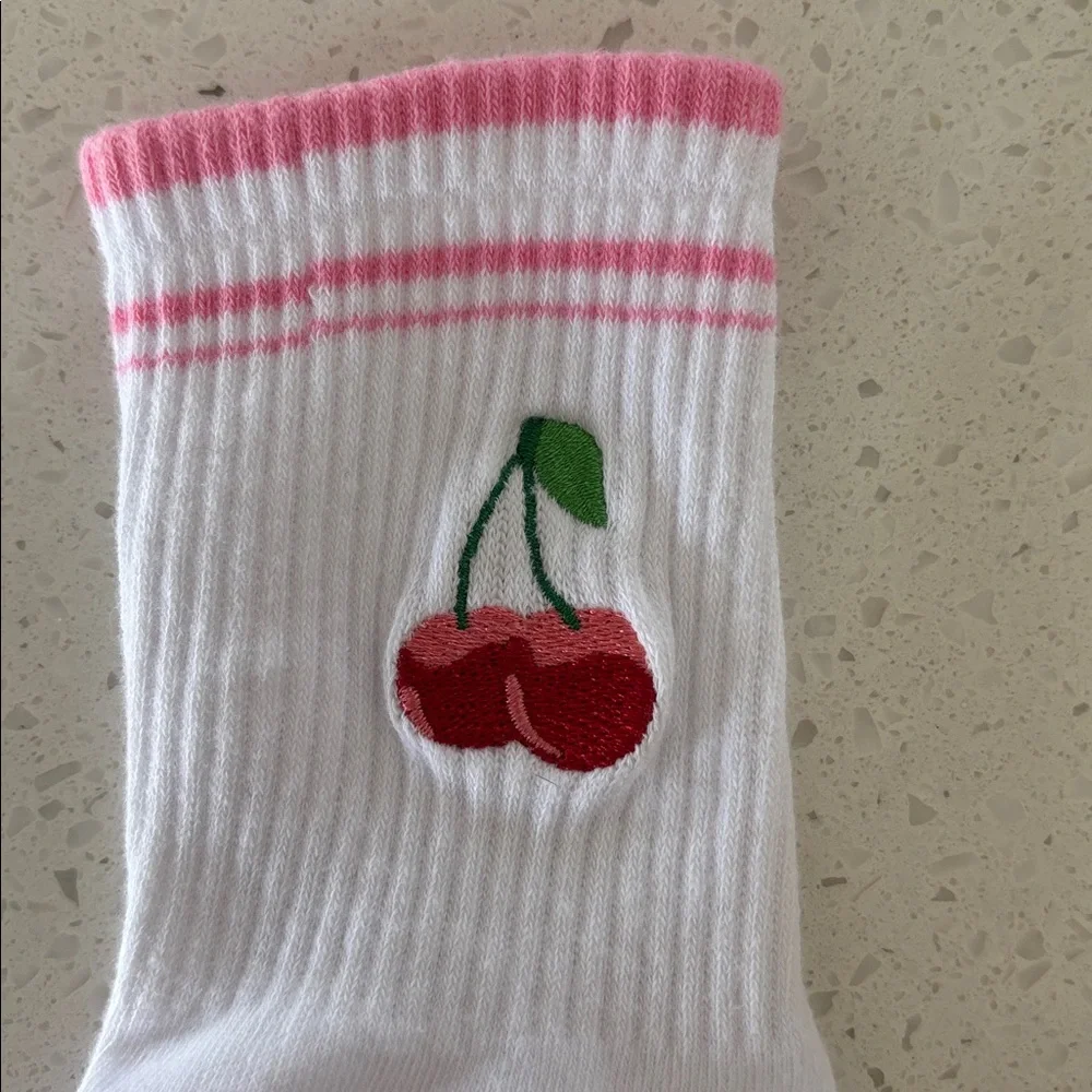 Pilates barre socks 🍒🩷‎